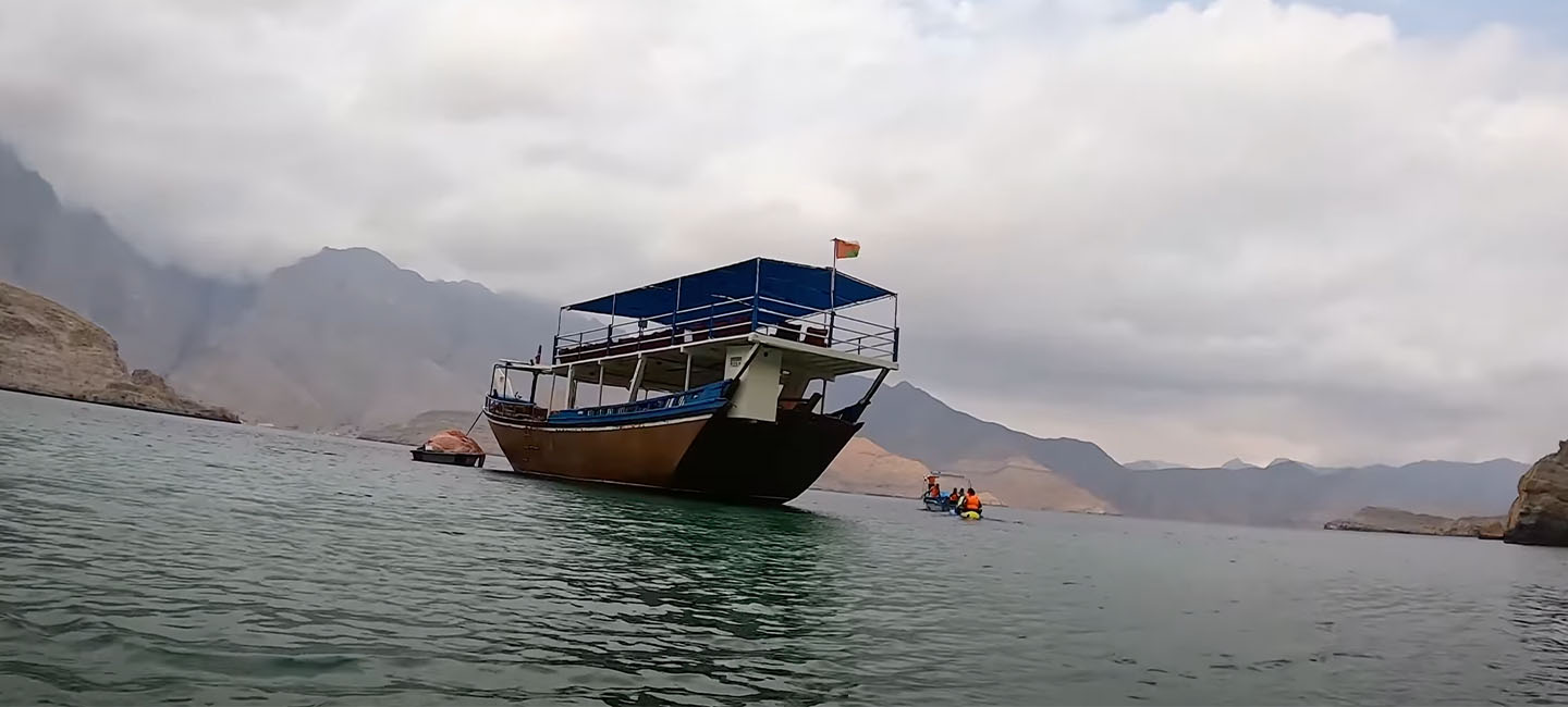 dhow cruise in oman musandam