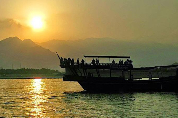 overnight stay in dhow cruise khasab oman